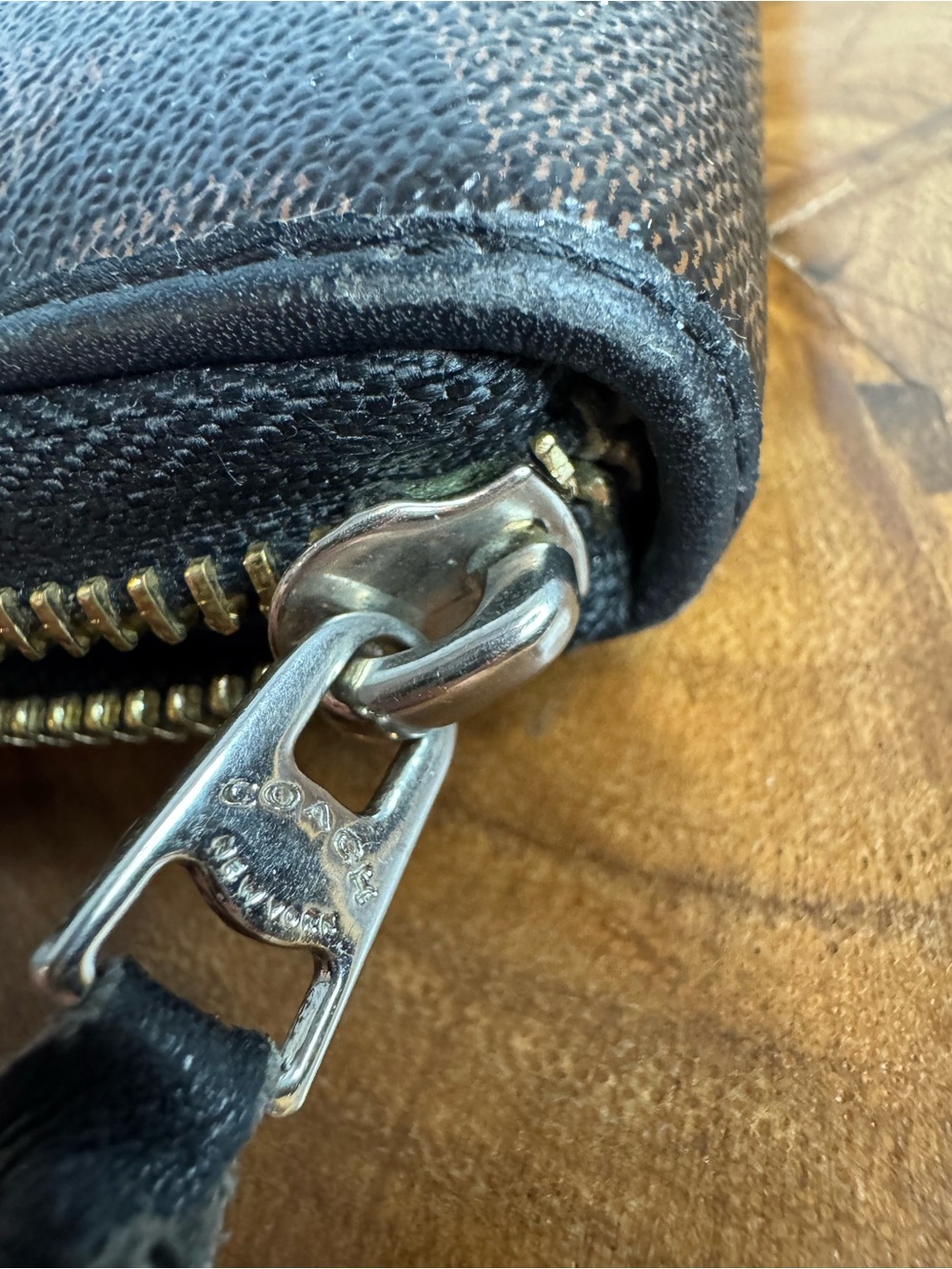 Coach Black / Brown Zip-Around Signature Logo Wallet with Gold Zipper - Picture 7 of 9